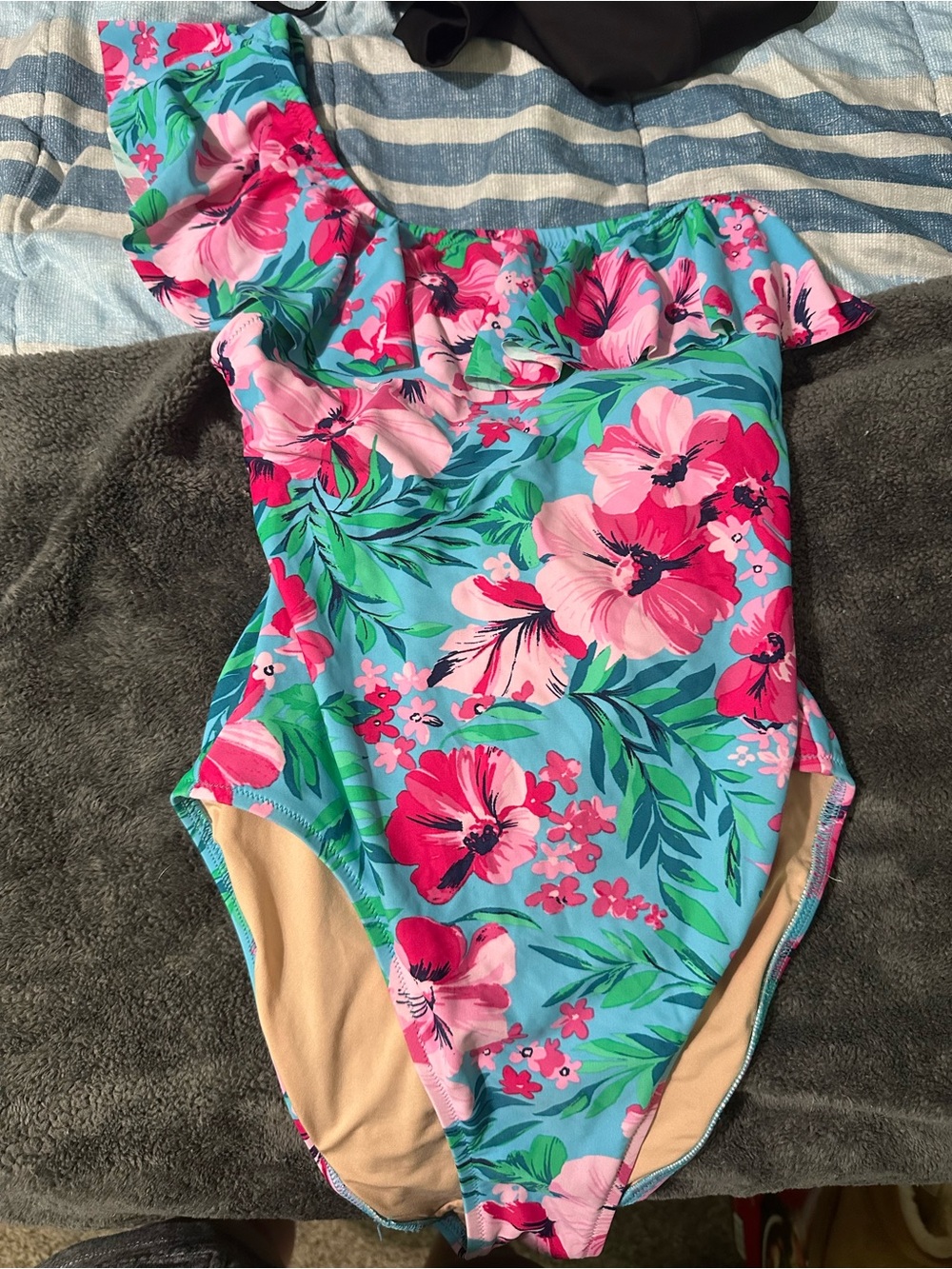 Many different bathing suits - Picture 7 of 7